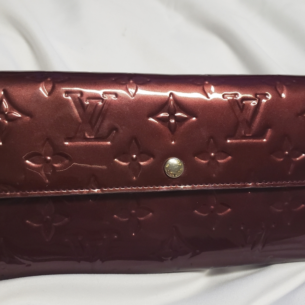 AUTH Louis Vuitton monogram vernis Sarah wallet